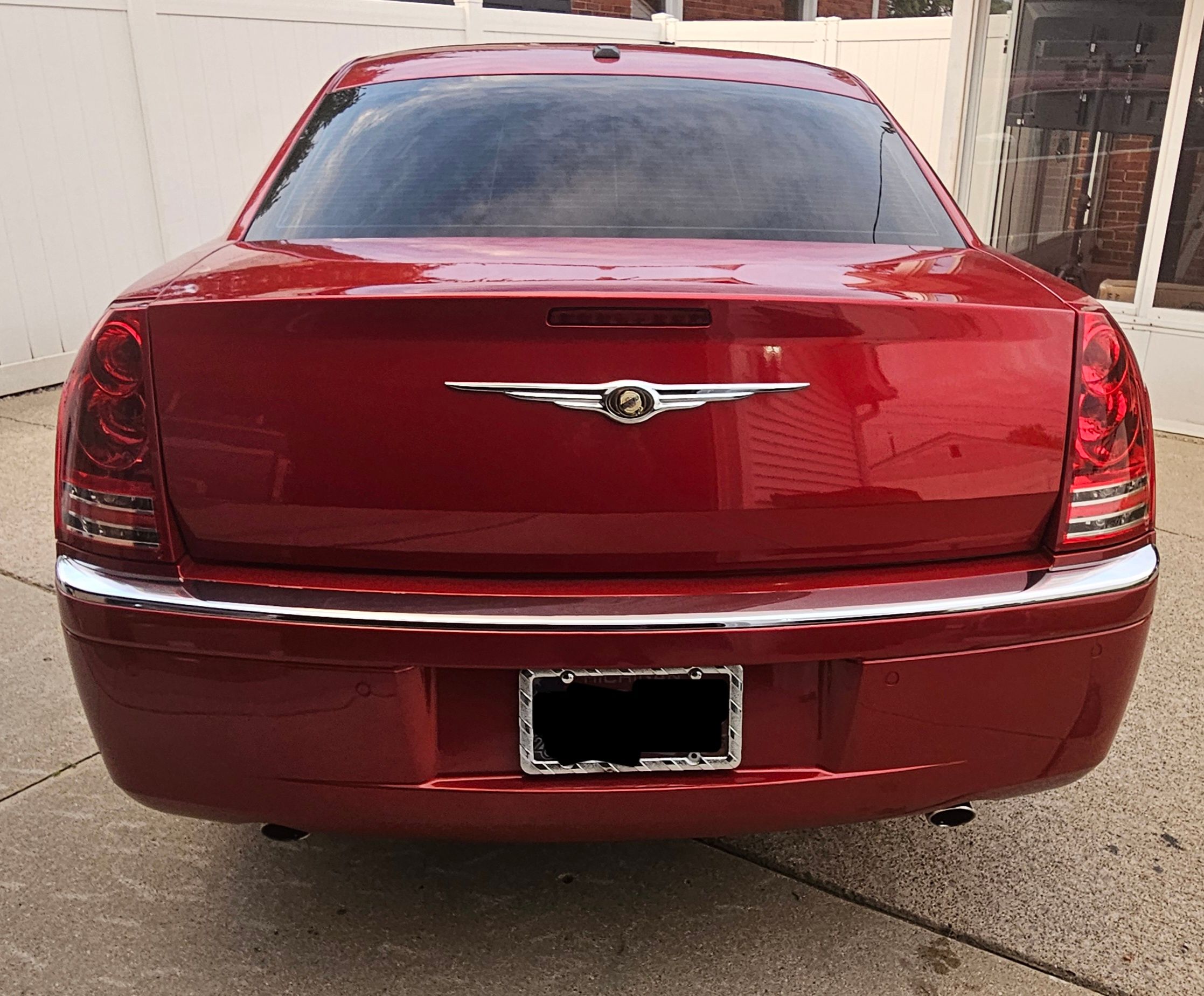 Used 2009 Chrysler 300 C RWD image 2
