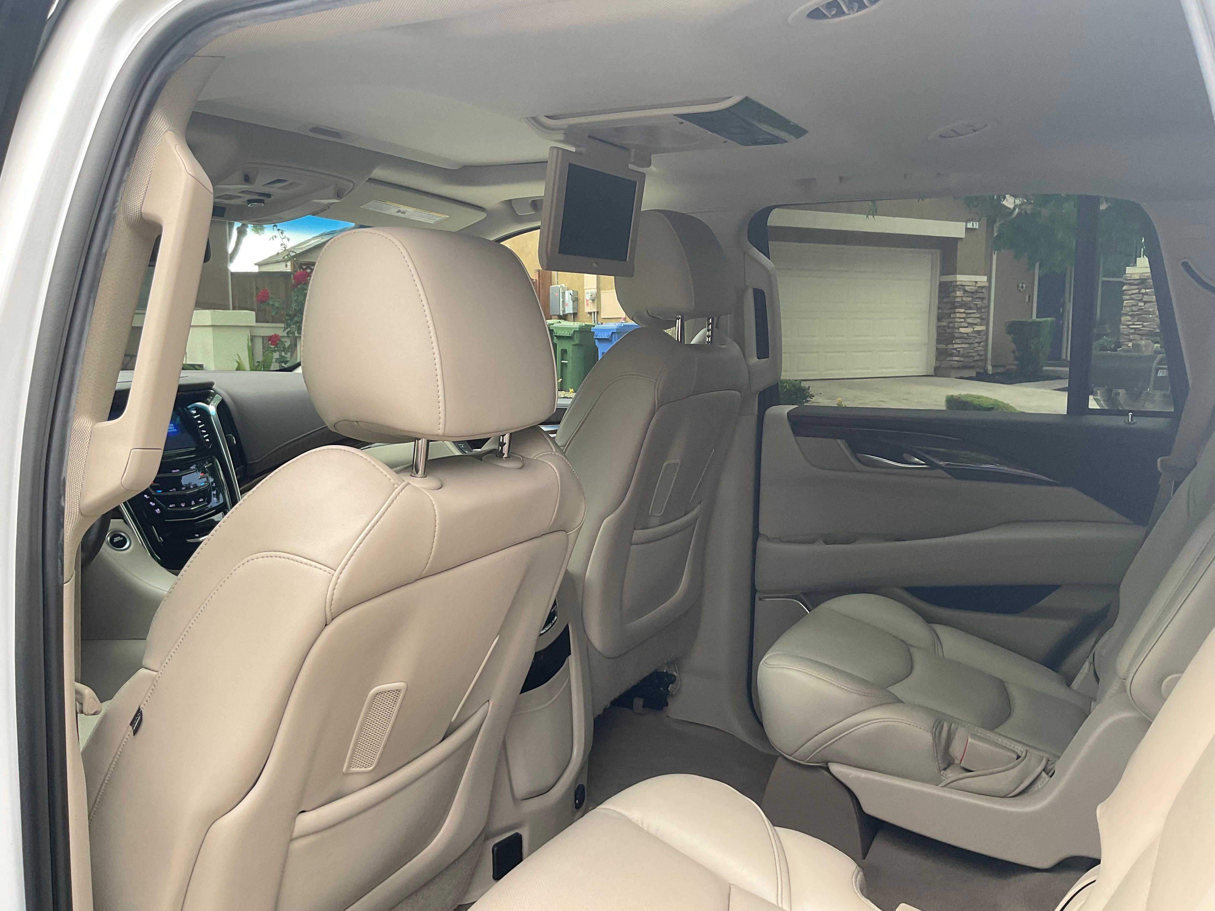 Used 2017 Cadillac Escalade Premium Luxury AWD/4WD image 10