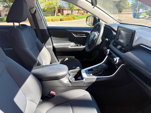 Used 2021 Toyota RAV4 LE image 23