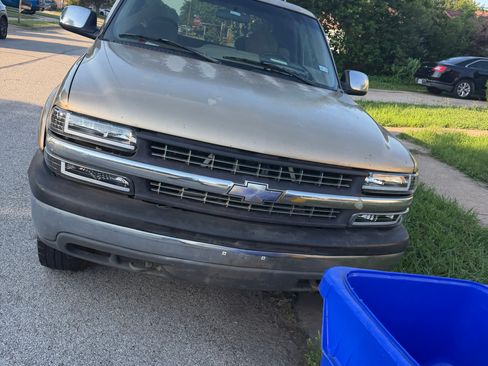Used 2000 Chevrolet Silverado 1500 LS w/ Off-Road Chassis Pkg AWD/4WD image 2