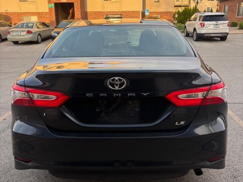 Used 2018 Toyota Camry LE image 4