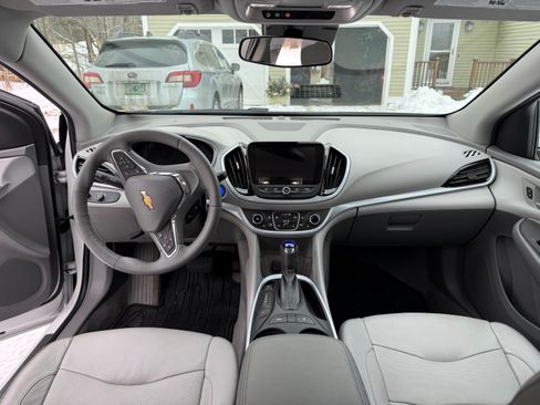 Used 2017 Chevrolet Volt LT w/ Comfort Package image 11