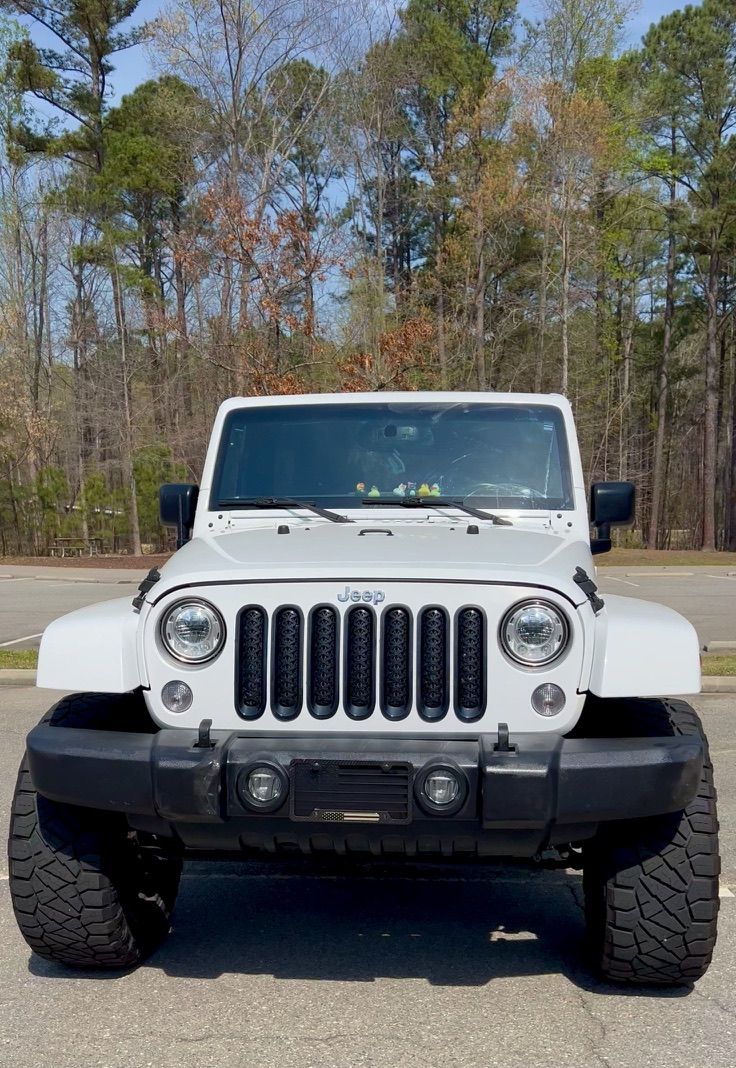 Used 2018 Jeep Wrangler Unlimited Sahara w/ Connectivity Group AWD/4WD image 20