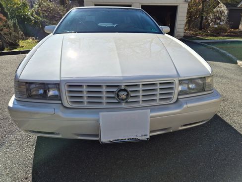 Used 2002 Cadillac Eldorado Touring w/ Preffered Equipment Group image 1
