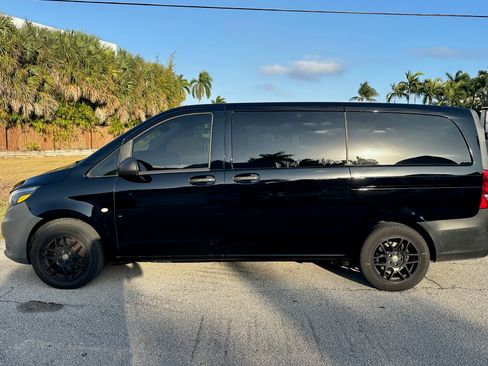 Used 2019 Mercedes-Benz Metris Passenger image 2