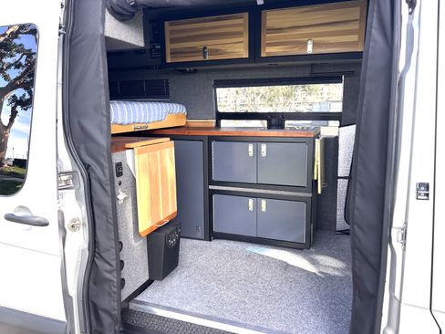 Used 2015 Mercedes-Benz Sprinter 2500 image 9