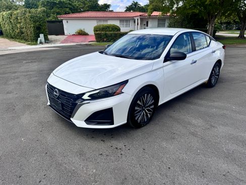 Used 2024 Nissan Altima 2.5 SV image 9