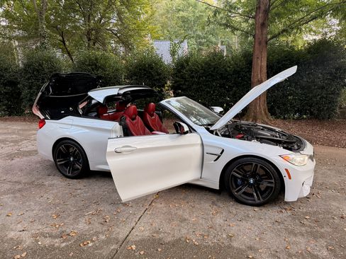Used 2015 BMW M4 Convertible image 12