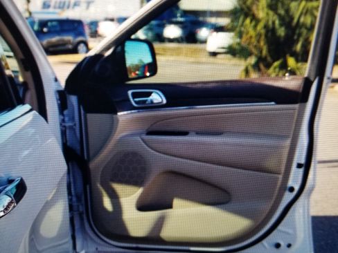 Used 2016 Jeep Grand Cherokee Overland w/ Trailer Tow Group IV image 9