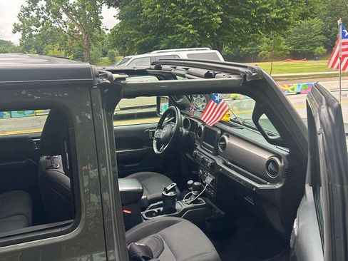 Used 2018 Jeep Wrangler Unlimited Sport S AWD/4WD image 10