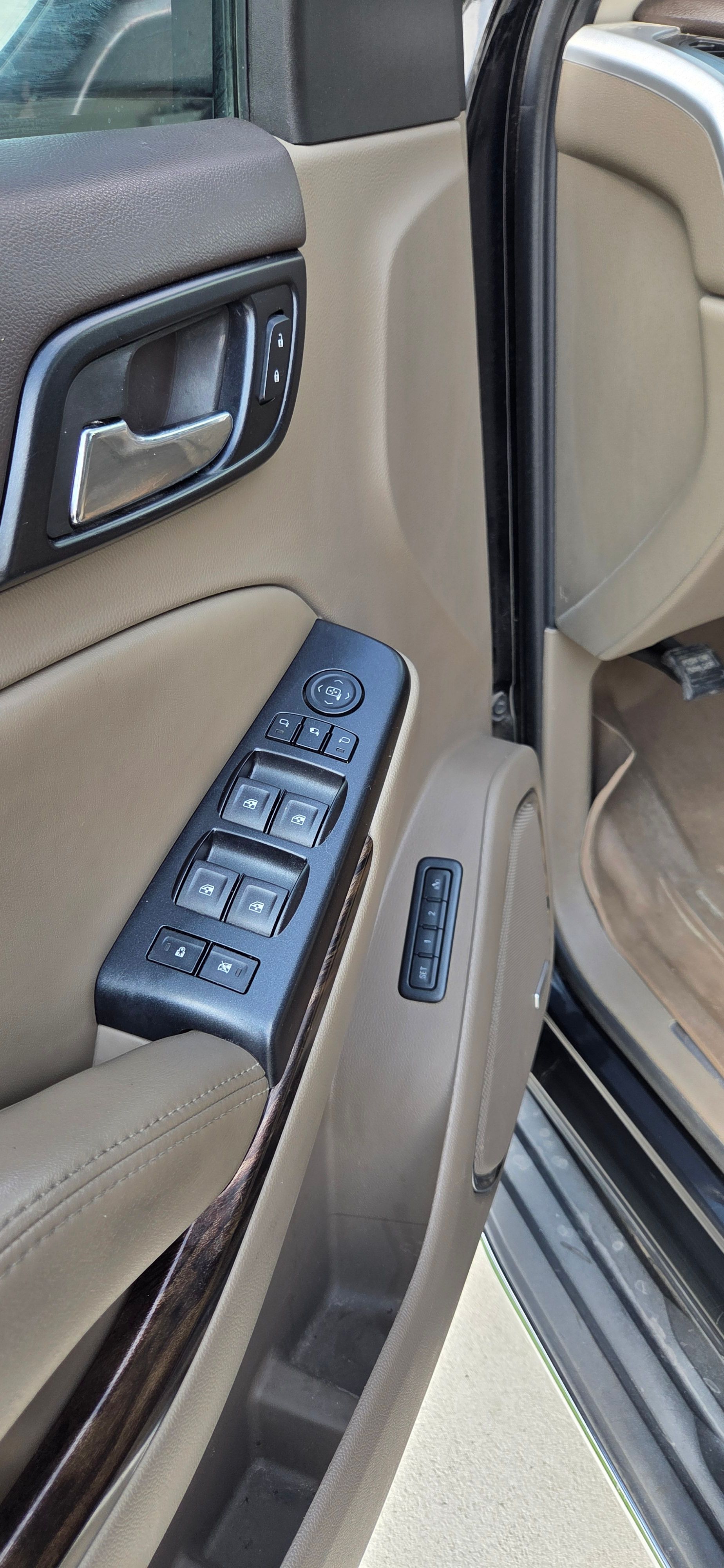 Used 2015 GMC Yukon SLT w/ Open Road Package AWD/4WD image 31