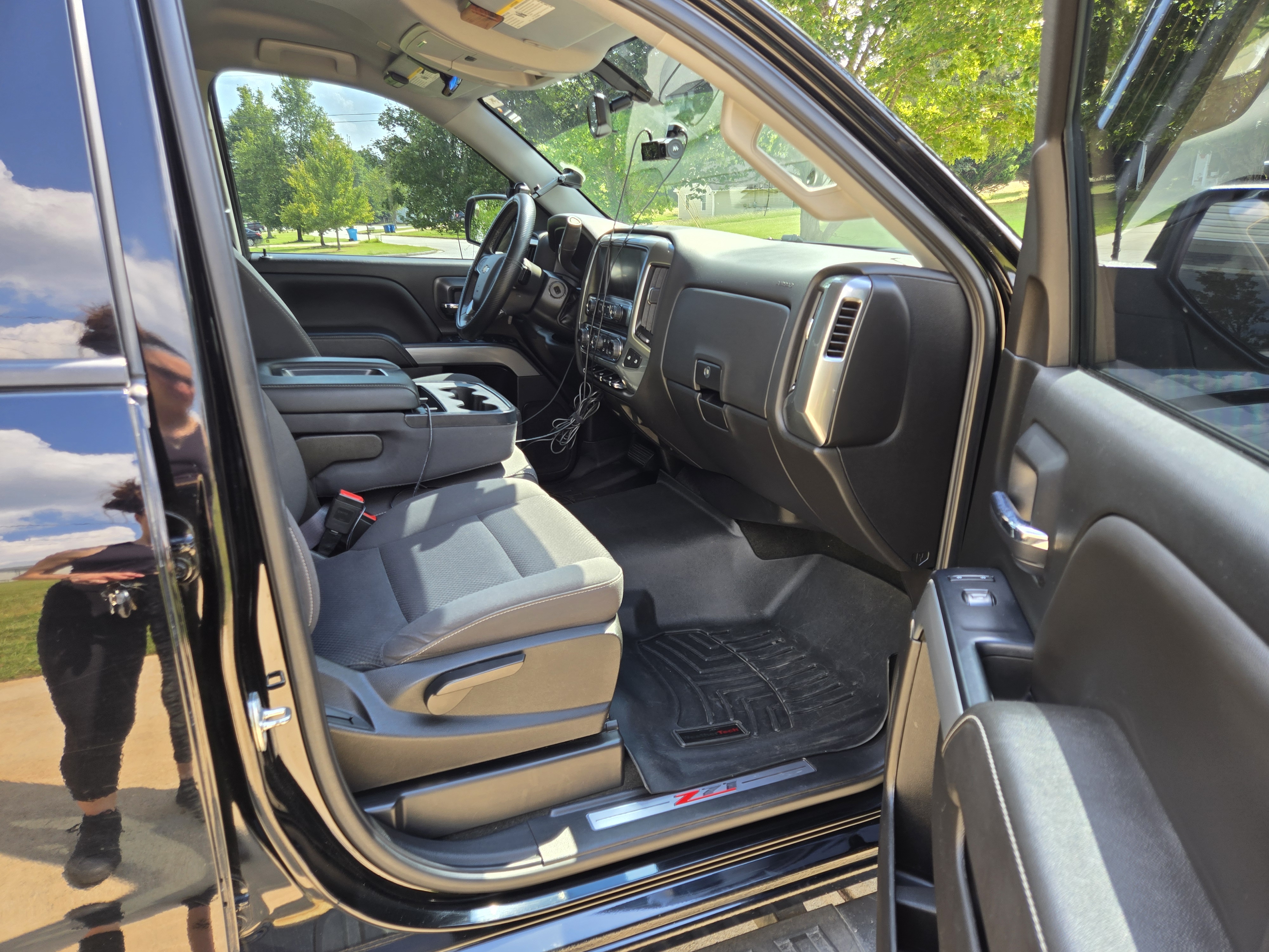 Used 2018 Chevrolet Silverado 1500 LT w/ Midnight Edition AWD/4WD image 16