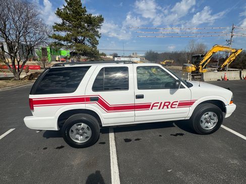 Used 2004 Chevrolet Blazer LS w/ Preferred Equipment Group image 2