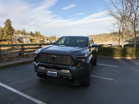 Used 2025 Toyota Tacoma Limited image 4
