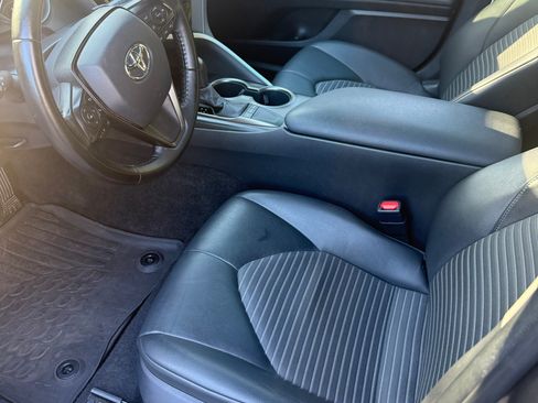 Used 2022 Toyota Camry SE image 11