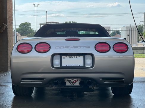 Used 2001 Chevrolet Corvette Convertible w/ Preferred Equipment Group2 RWD image 11