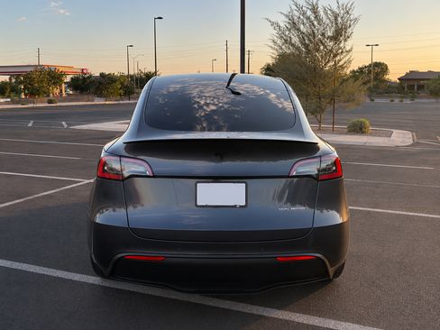 Used 2022 Tesla Model Y Performance AWD/4WD image 12