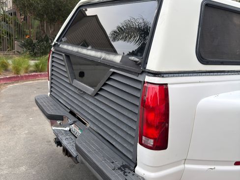 Used 1997 Chevrolet Silverado 3500 4x4 Crew Cab w/ Preferred Equipment Group 2 image 11
