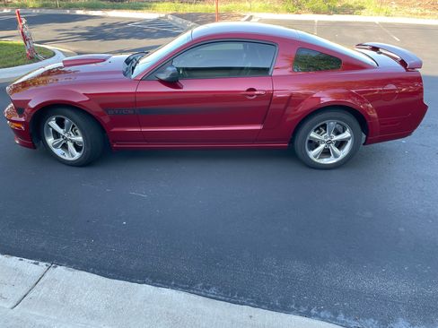 Used 2008 Ford Mustang GT Premium image 2