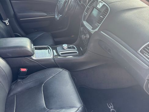 Used 2018 Chrysler 300 Limited image 10