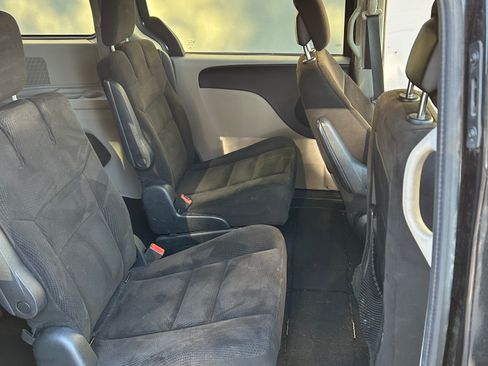 Used 2016 Dodge Grand Caravan SXT w/ Rear Park Assist Package image 9