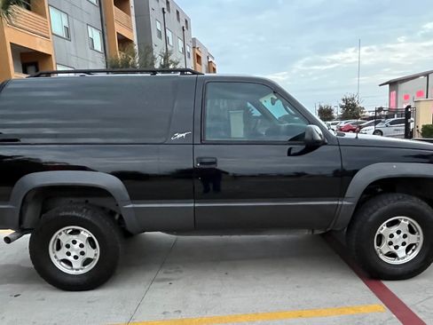 Used 1997 Chevrolet Tahoe 4WD 2-Door w/ Preferred Equipment Group 2 image 2