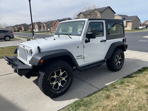 Used 2018 Jeep Wrangler Sport image 2