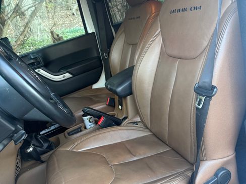 Used 2018 Jeep Wrangler Unlimited Rubicon w/ Connectivity Group image 9