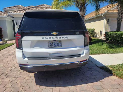 Used 2025 Chevrolet Suburban LS image 8