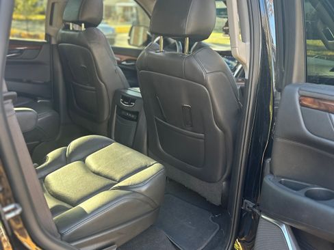 Used 2017 Cadillac Escalade Luxury image 13