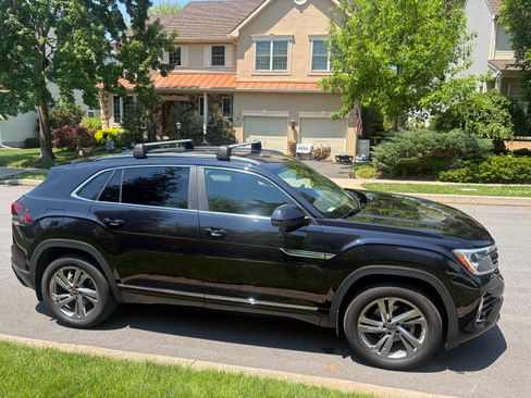 Used 2024 Volkswagen Atlas Cross Sport SEL R-Line w/ Adventure Package AWD/4WD image 9