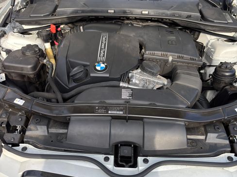 Used 2013 BMW 335i Convertible image 22