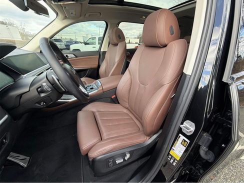 Used 2022 BMW X7 xDrive40i w/ M Sport Package image 11