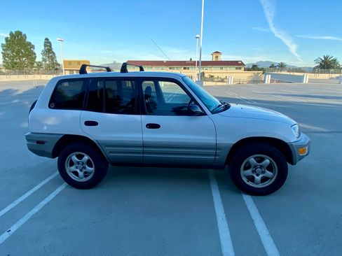 Used 1998 Toyota RAV4 2WD 4-Door image 13