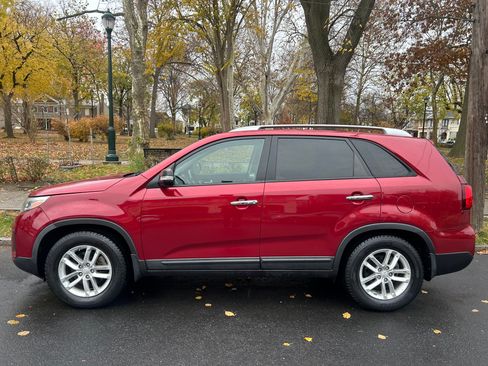 Used 2015 Kia Sorento LX image 12
