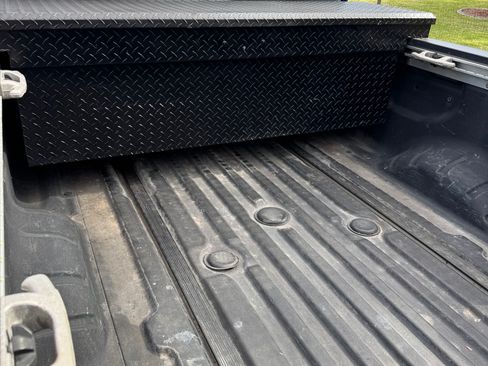 Used 2017 Nissan Titan SL image 8