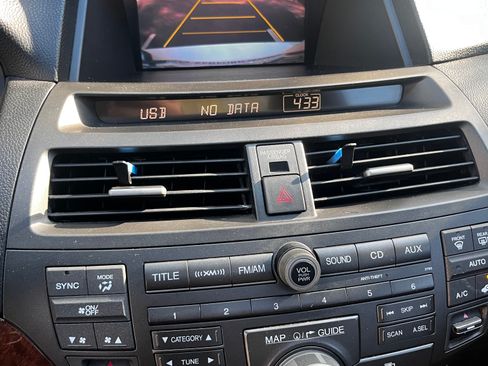 Used 2011 Honda Accord EX-L image 13