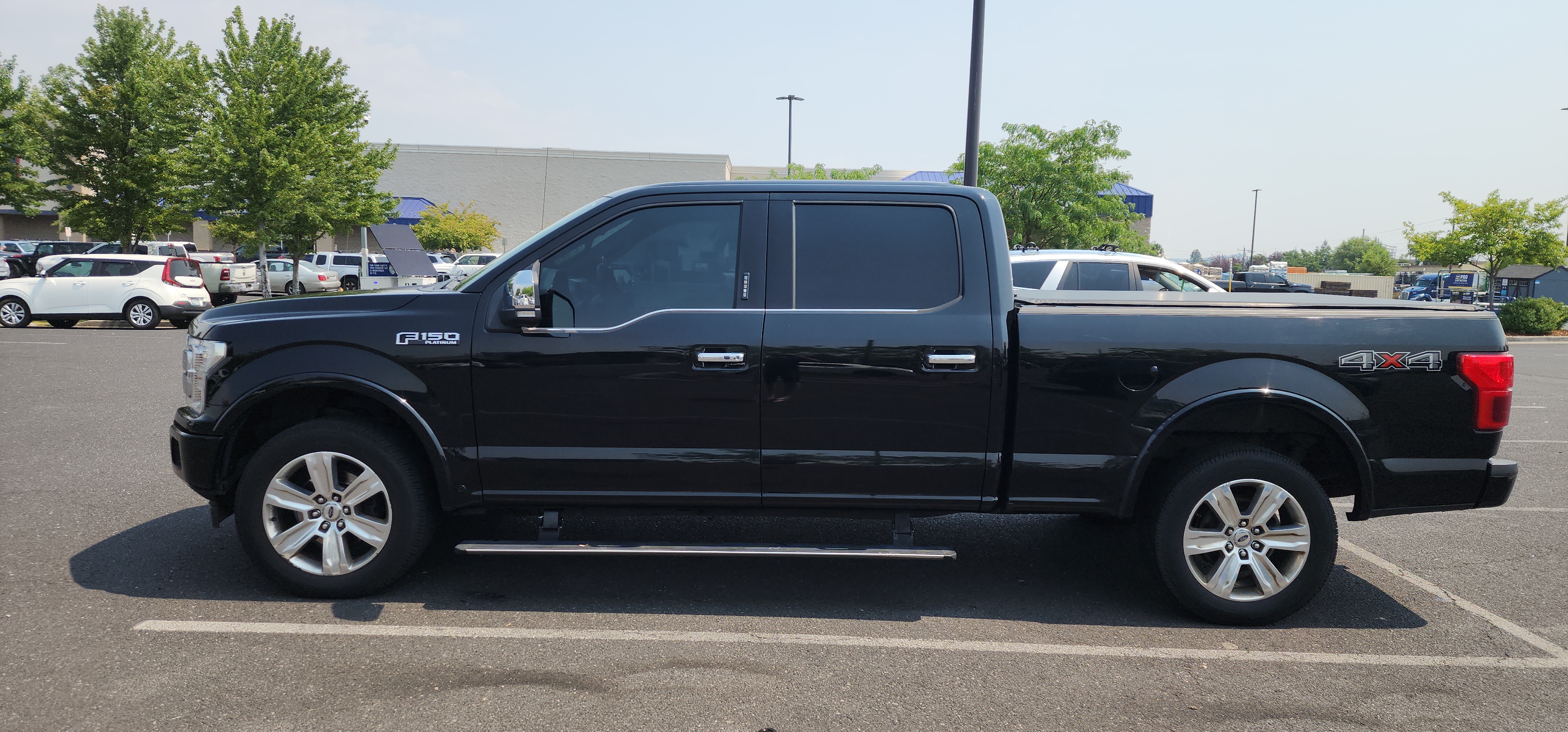Used 2018 Ford F150 Platinum w/ Equipment Group 701A Luxury AWD/4WD image 2
