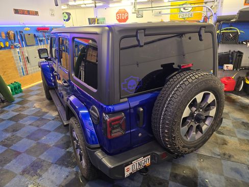 Used 2019 Jeep Wrangler Unlimited Sahara image 10