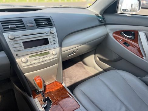 Used 2010 Toyota Camry XLE image 2