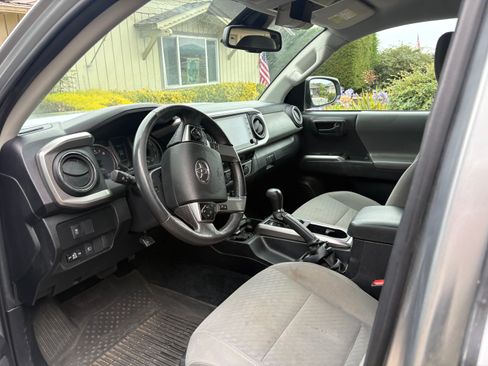Used 2022 Toyota Tacoma SR5 AWD/4WD image 8