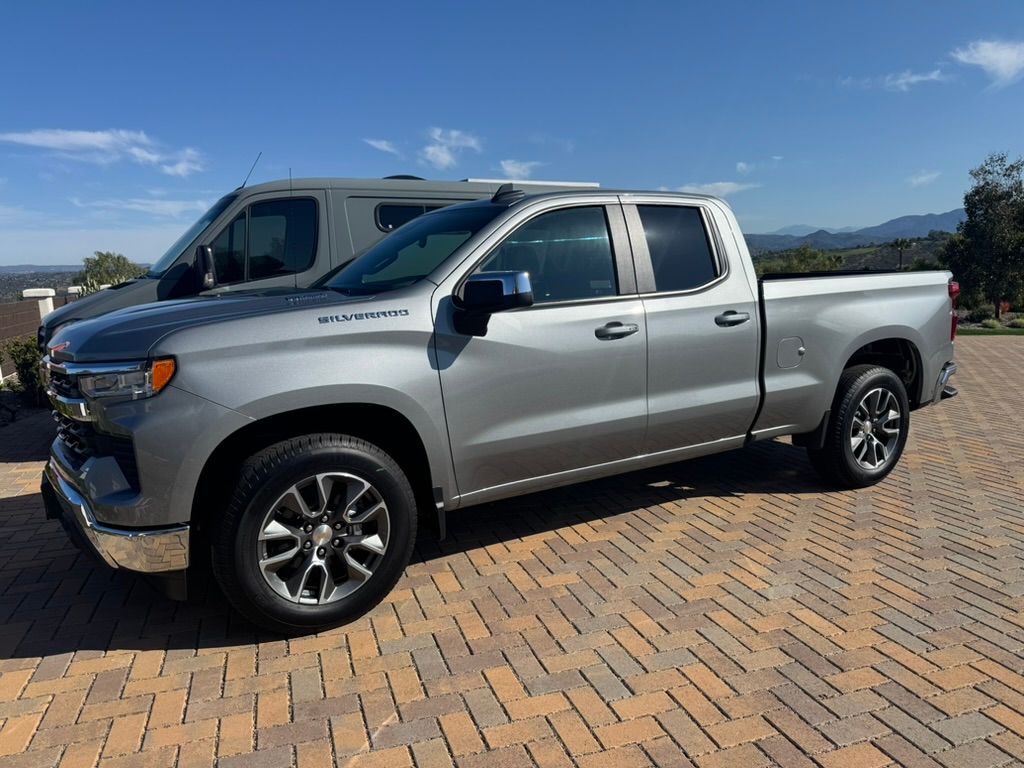Used 2025 Chevrolet Silverado 1500 LT w/ Convenience Package II RWD image 1