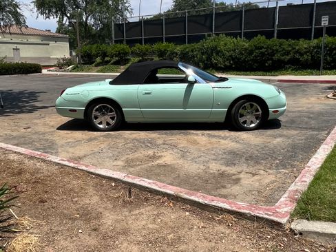 Used 2004 Ford Thunderbird image 2