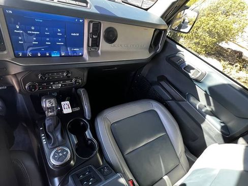 Used 2024 Ford Bronco Outer Banks image 8