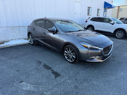 Used 2018 MAZDA MAZDA3 Grand Touring w/ Premium Equipment Package image 10
