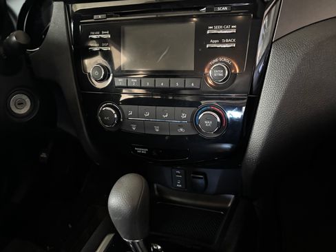 Used 2016 Nissan Rogue S AWD/4WD image 21