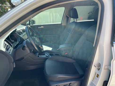 Used 2018 Volkswagen Tiguan SE image 30