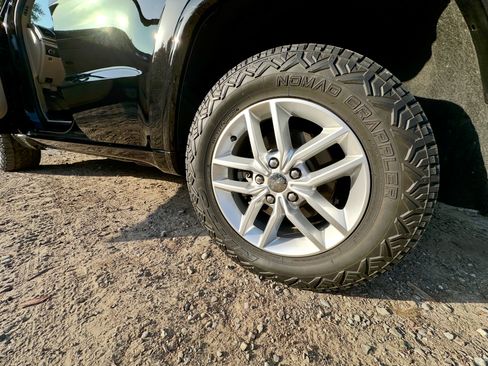 Used 2017 Jeep Grand Cherokee Overland w/ Jeep Active Safety Group AWD/4WD image 14