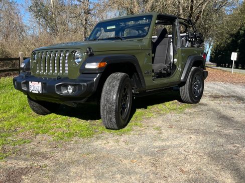 Used 2022 Jeep Wrangler Sport image 6