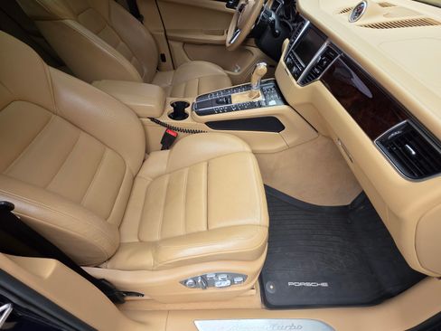 Used 2015 Porsche Macan Turbo image 12